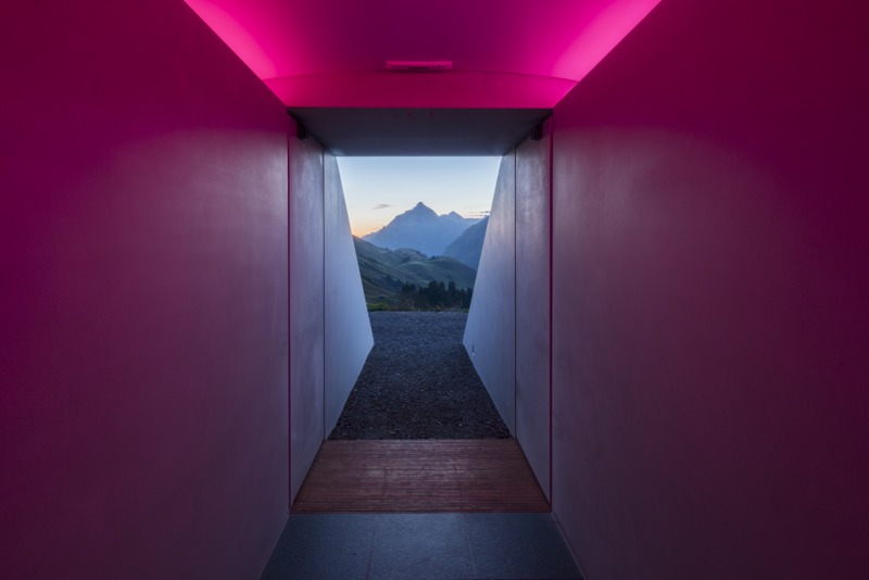 Lichtkunst von James Turrell im Skyspace in Lech