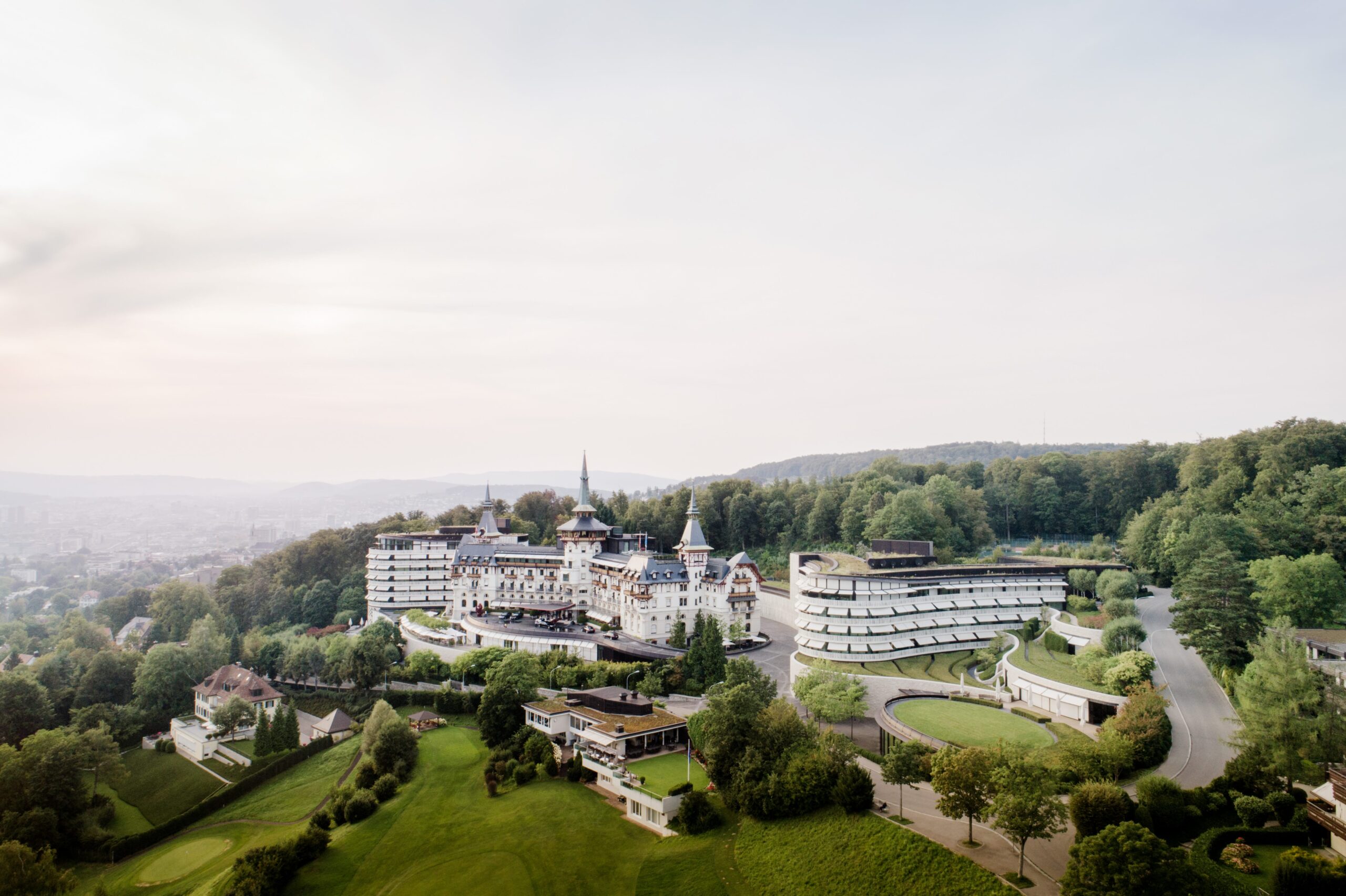 Blick auf das Hotel Dolder Grand in Zürich